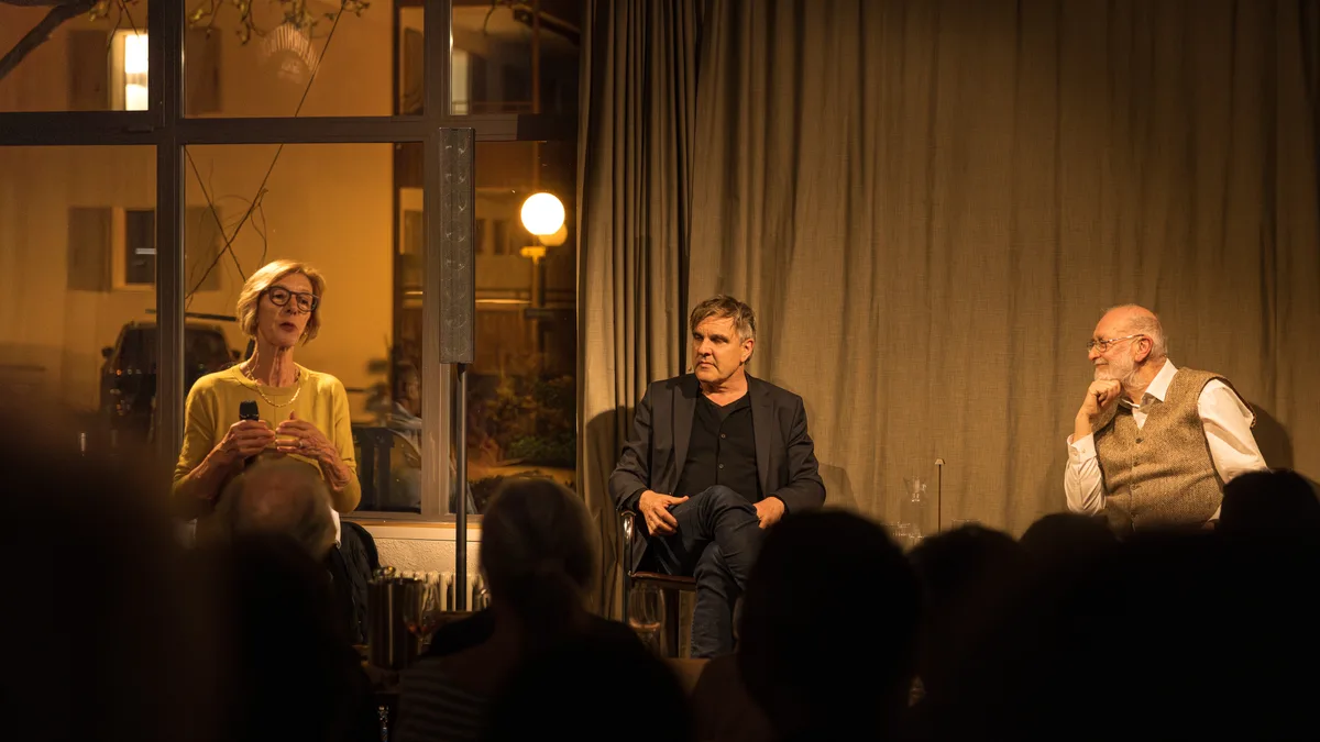 Daniel Rohr aus Bubikon erzählt in Nänikon über sein Theater Rigiblick.
